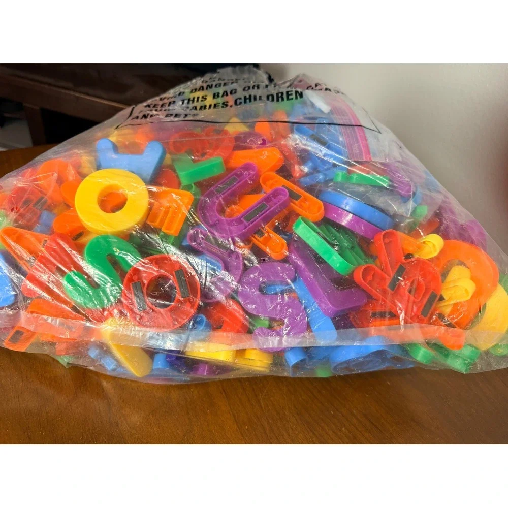 HUGE‎ LOT PLASTIC MAGNETIC LETTERS  6.5 LBS!! DIFFERENT SIZES BRIGHT COLORS